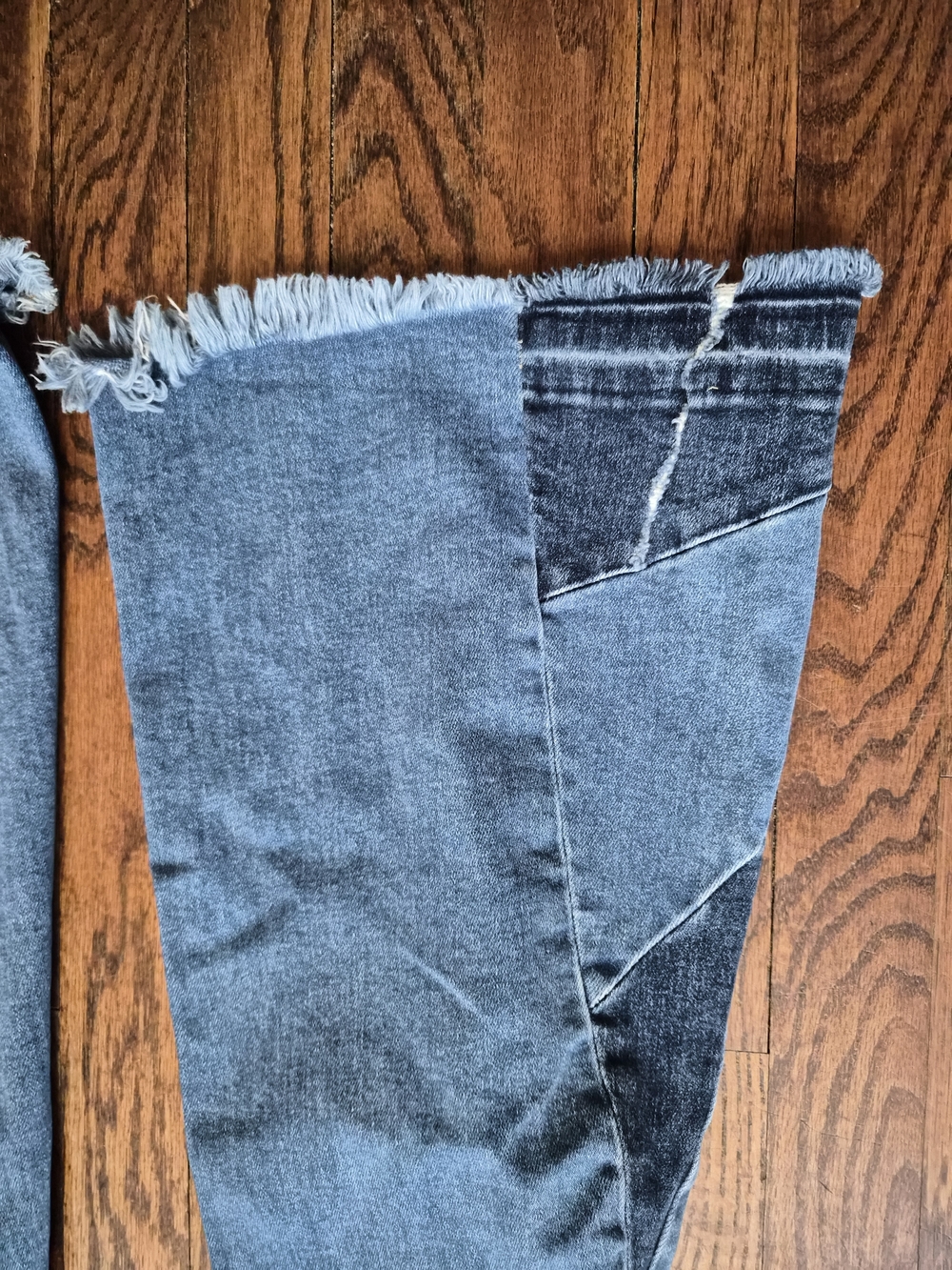 Altered State Flare Jeans Size 28 Distressed Bell Bottom Raw Hem Stretch Denim - Picture 8 of 9